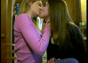 lesbian girls kissing naked